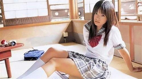 日本初中女生胸好软,胸部柔软的青春印记