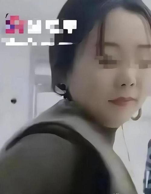 露胸主播视频,露胸女主播引发热议，网络直播尺度何去何从？